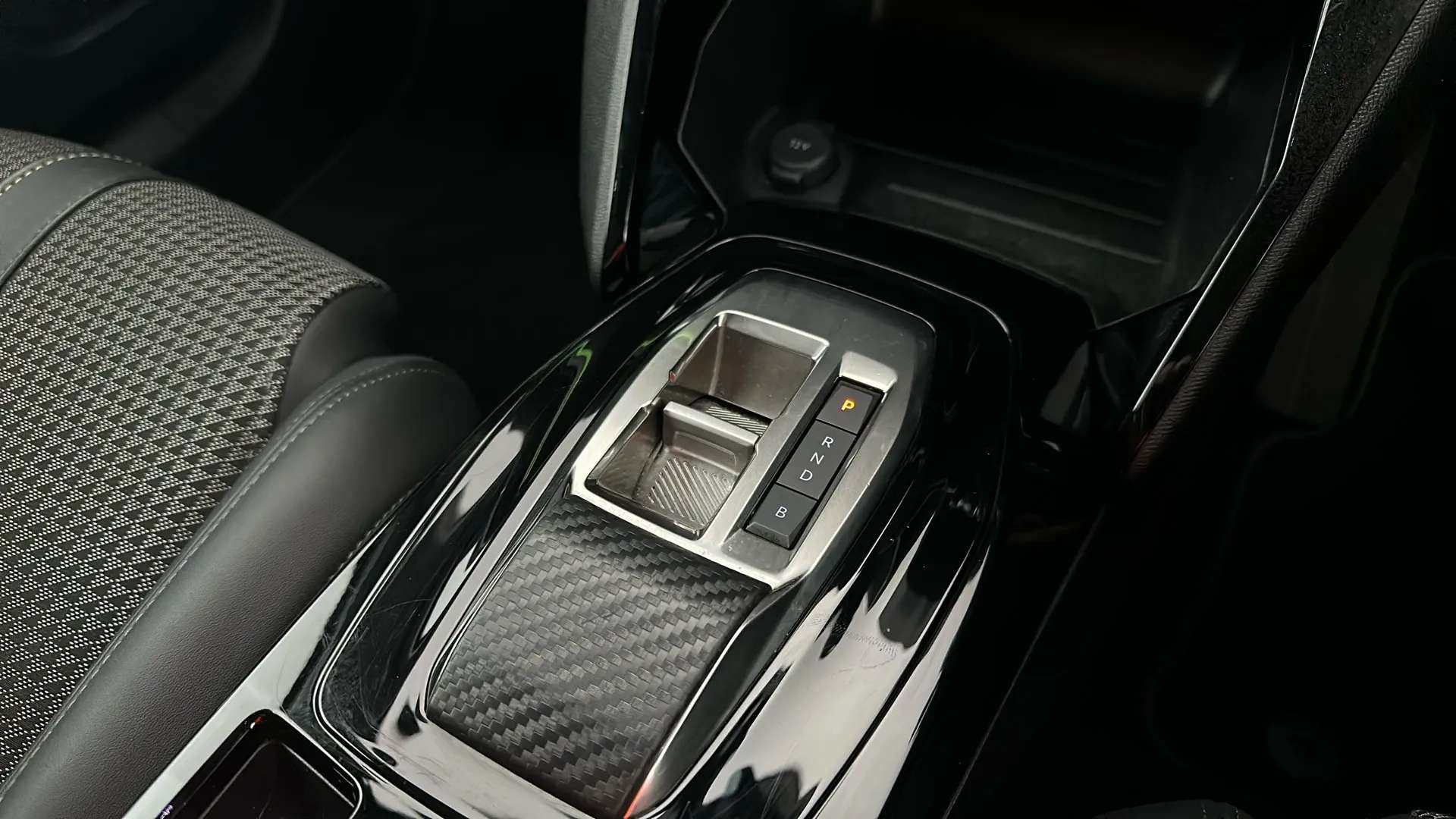 2023 PEUGEOT 2008 2023 PEUGEOT 2008