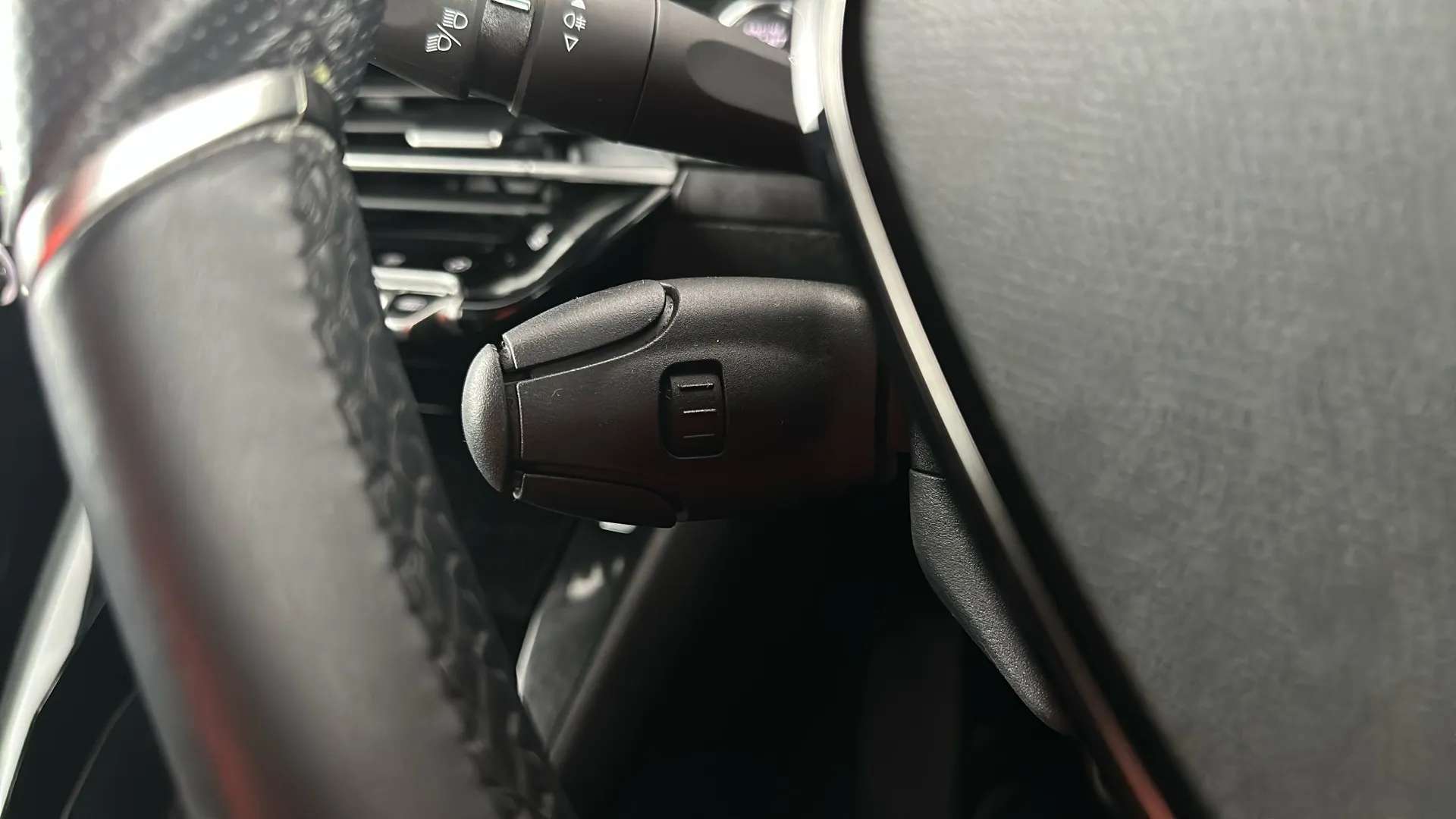 2023 PEUGEOT 2008 2023 PEUGEOT 2008