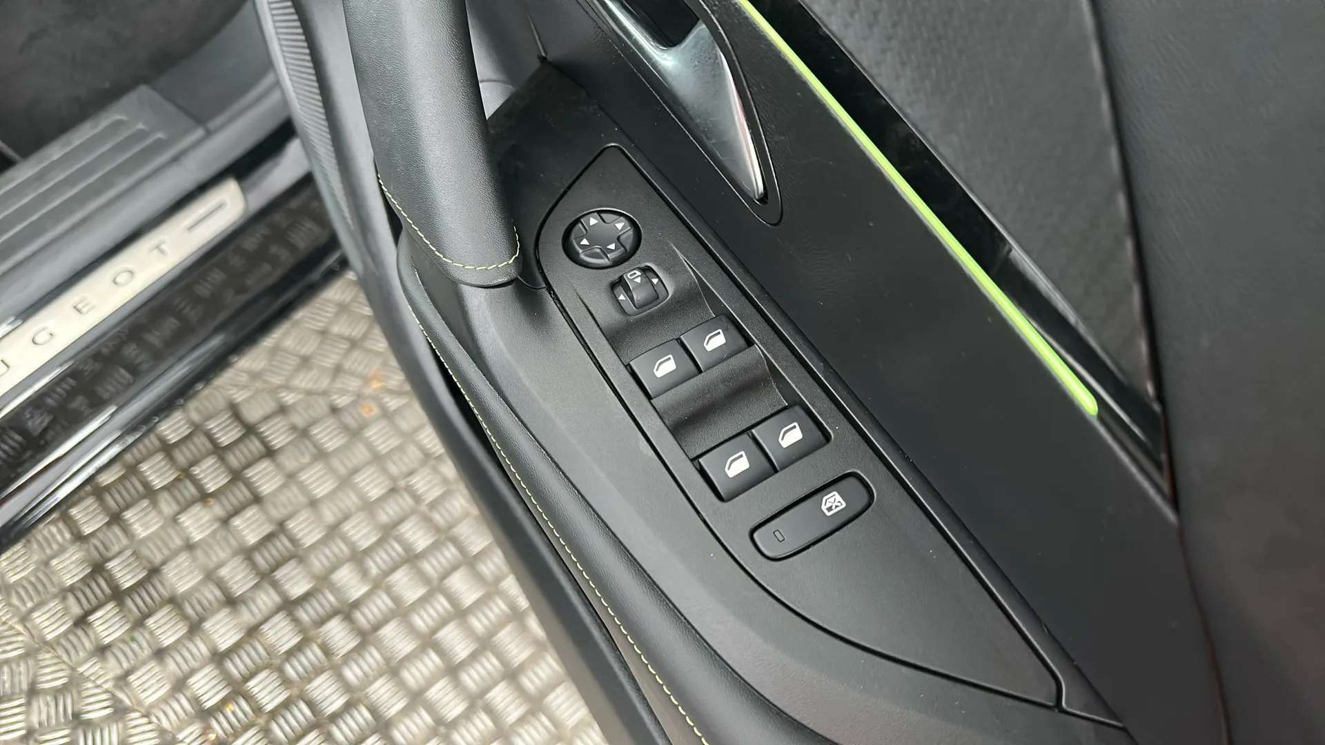 2023 PEUGEOT 2008 2023 PEUGEOT 2008