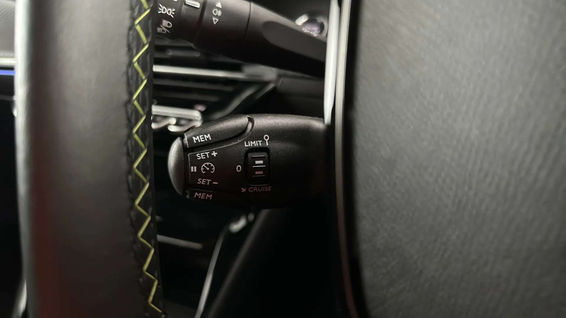 2024 PEUGEOT 2008 2024 PEUGEOT 2008