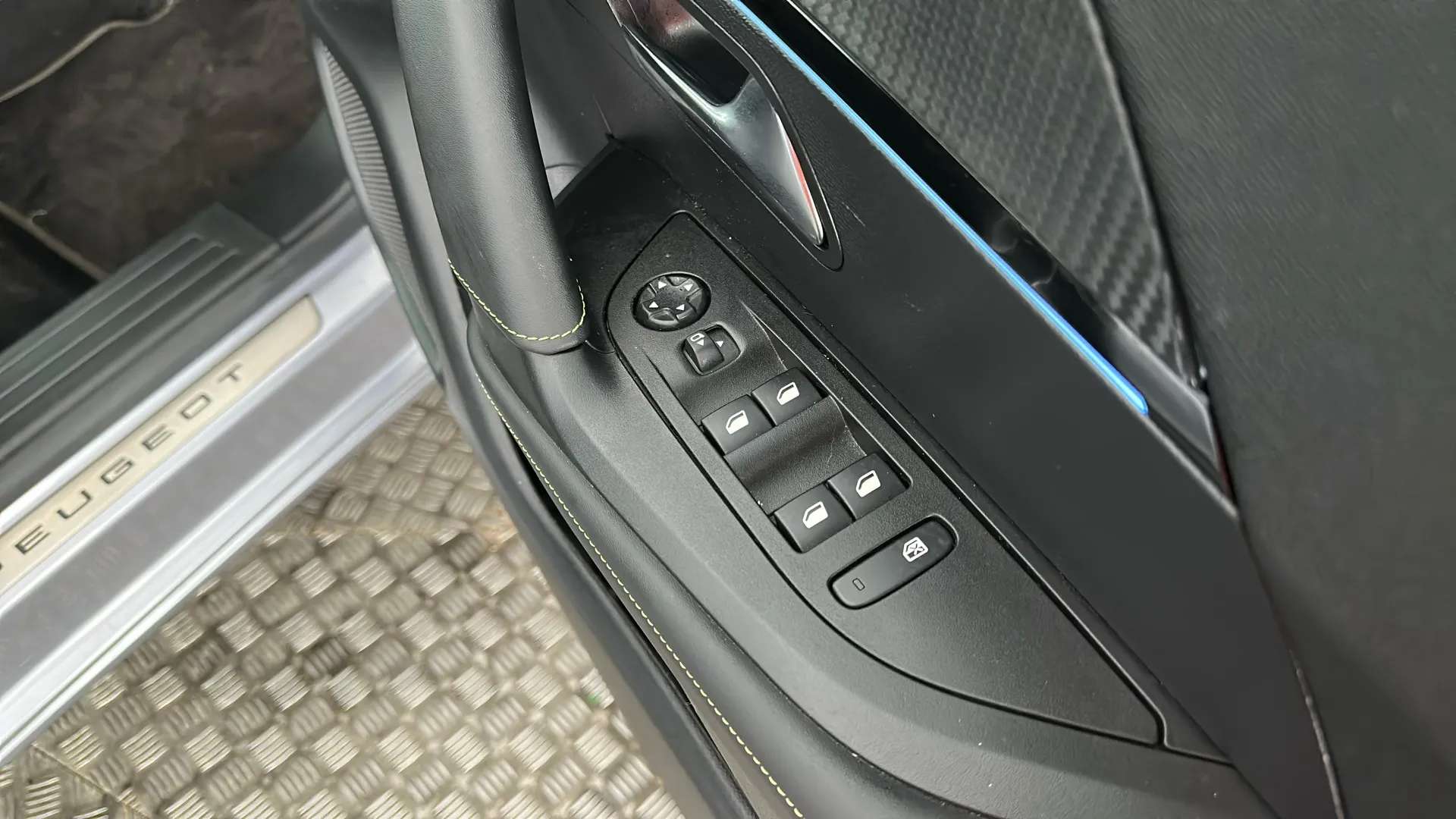2024 PEUGEOT 2008 2024 PEUGEOT 2008