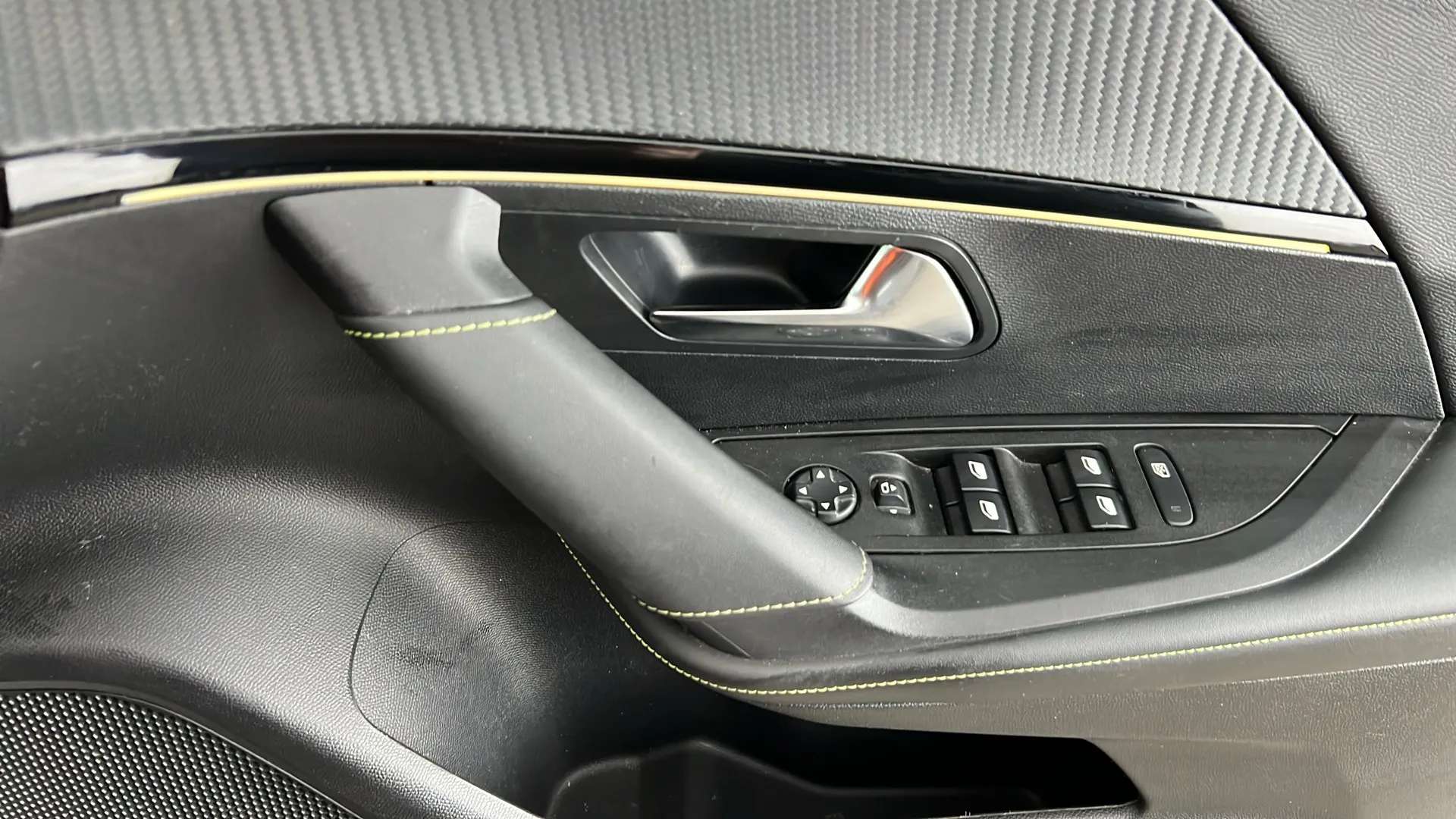 2024 PEUGEOT 2008 2024 PEUGEOT 2008