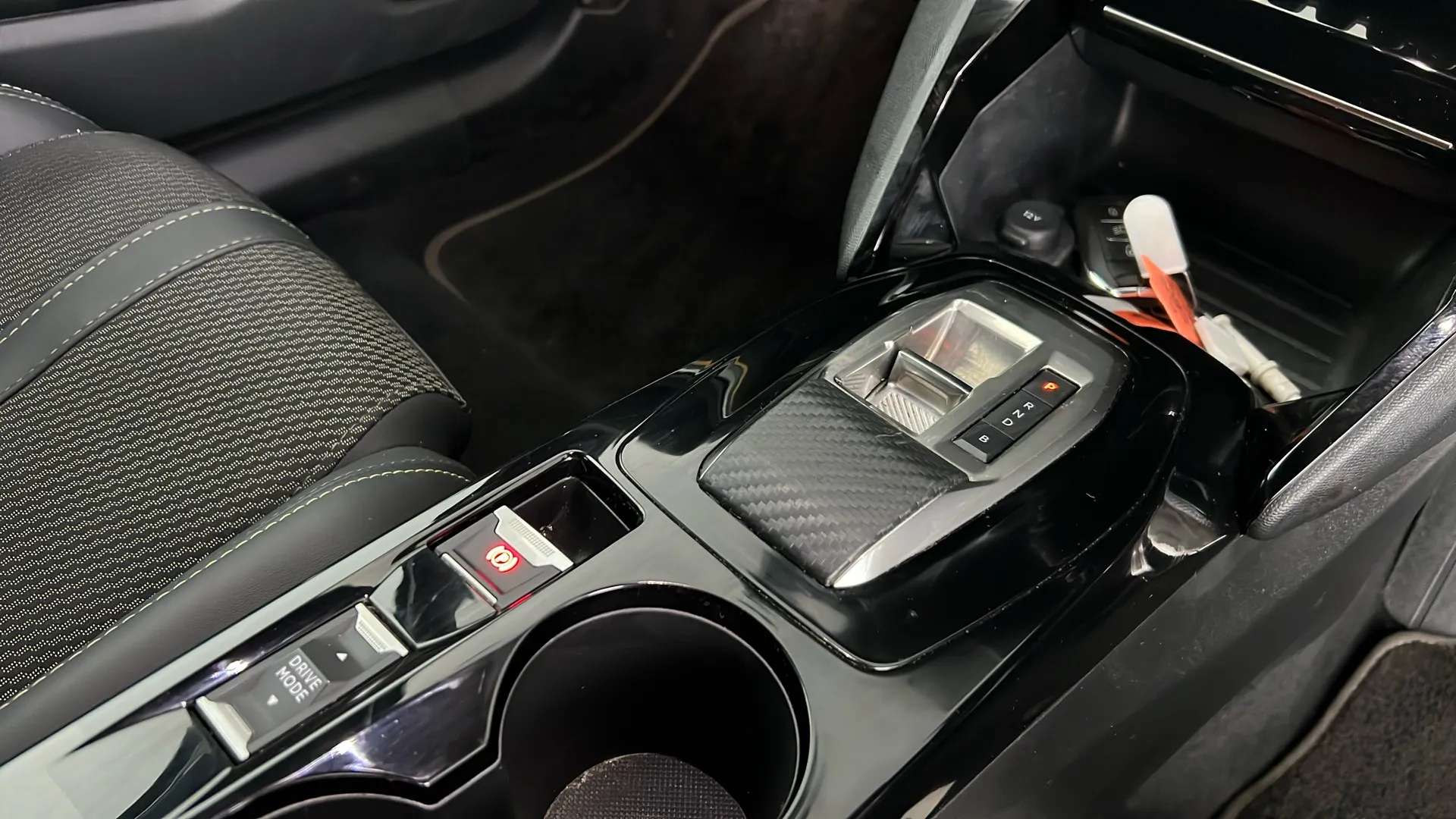 2024 PEUGEOT 2008 2024 PEUGEOT 2008