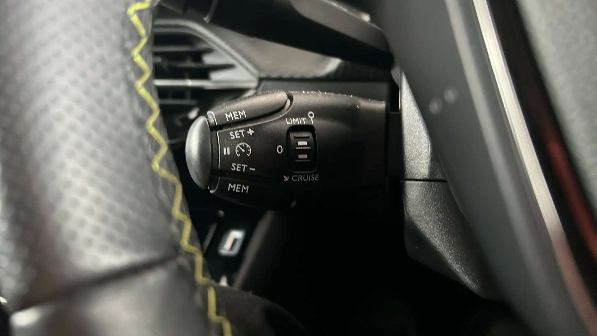 2022 PEUGEOT 2008 2022 PEUGEOT 2008