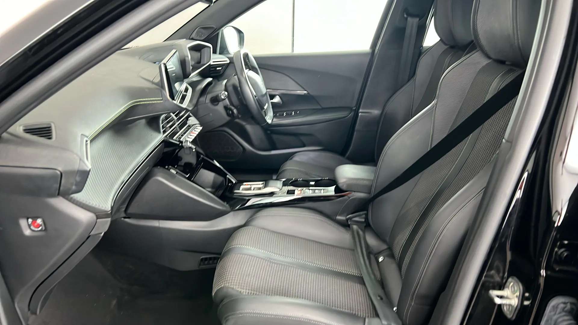 2023 PEUGEOT 2008 2023 PEUGEOT 2008