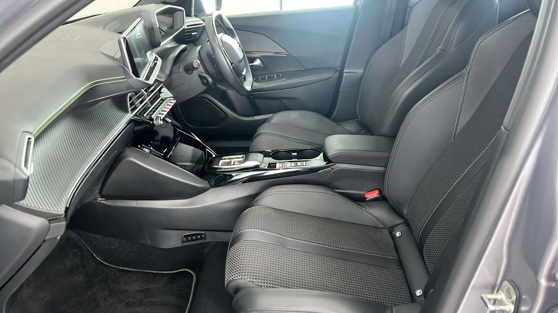 2023 PEUGEOT 2008 2023 PEUGEOT 2008