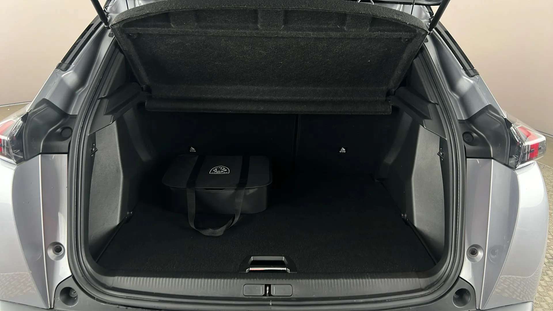 2023 PEUGEOT 2008 2023 PEUGEOT 2008