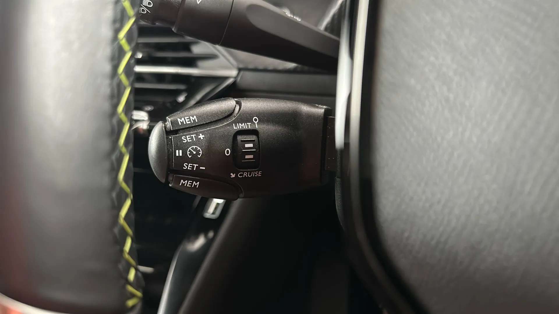 2023 PEUGEOT 2008 2023 PEUGEOT 2008