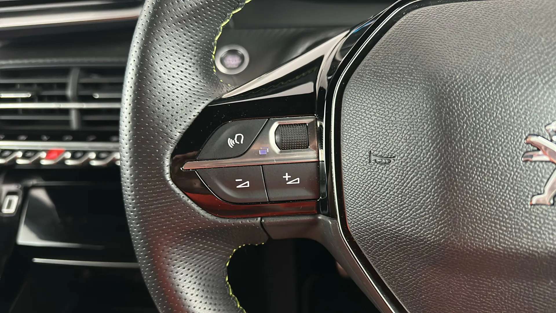 2023 PEUGEOT 2008 2023 PEUGEOT 2008