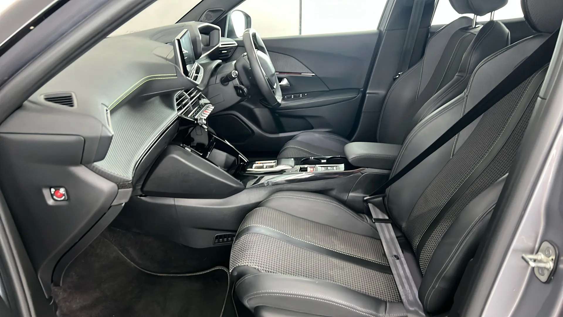 2023 PEUGEOT 2008 2023 PEUGEOT 2008
