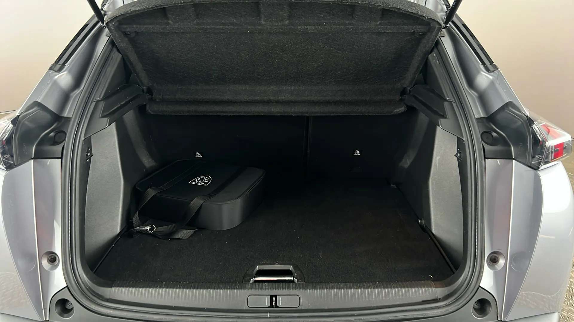 2023 PEUGEOT 2008 2023 PEUGEOT 2008