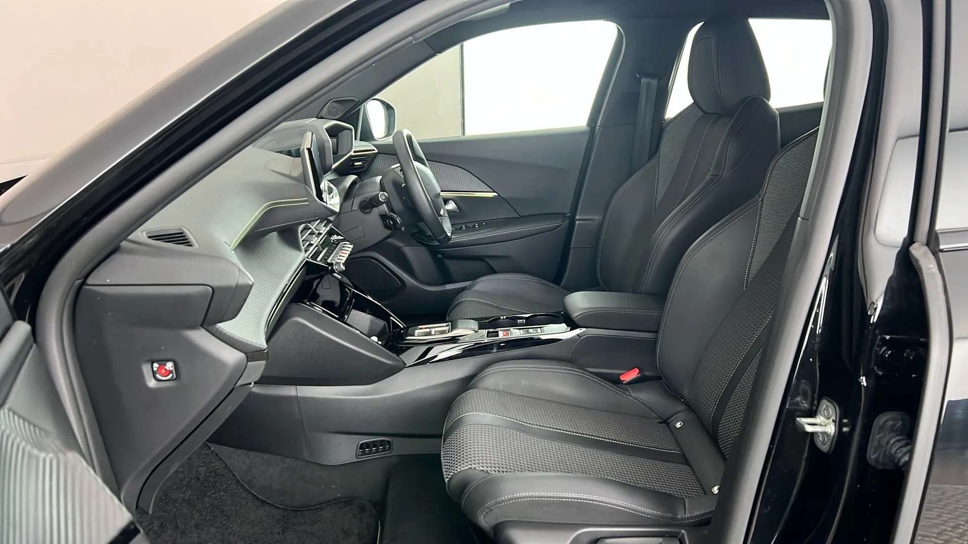 2023 PEUGEOT 2008 2023 PEUGEOT 2008