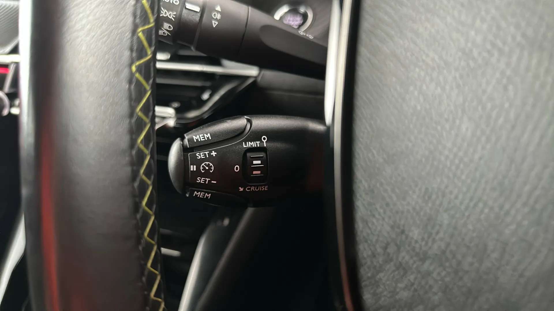 2023 PEUGEOT 2008 2023 PEUGEOT 2008