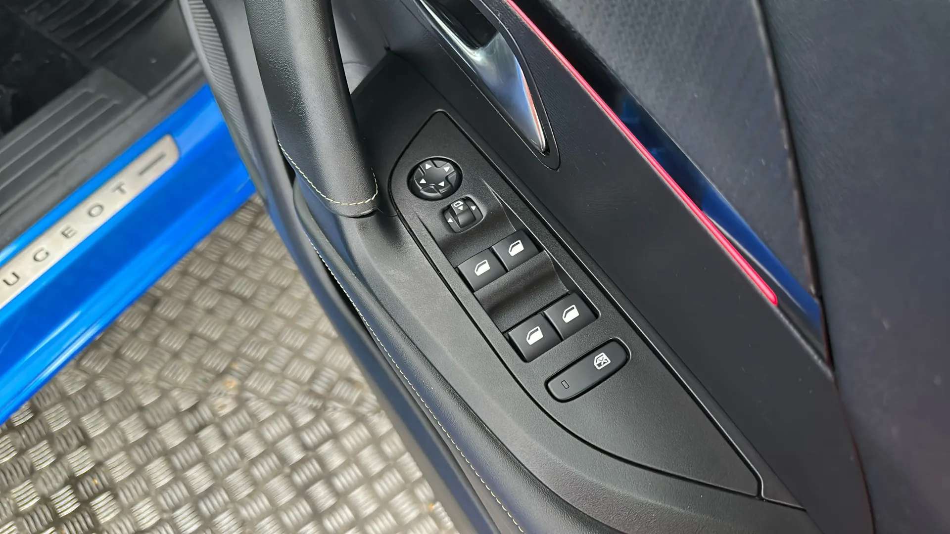 2023 PEUGEOT 2008 2023 PEUGEOT 2008