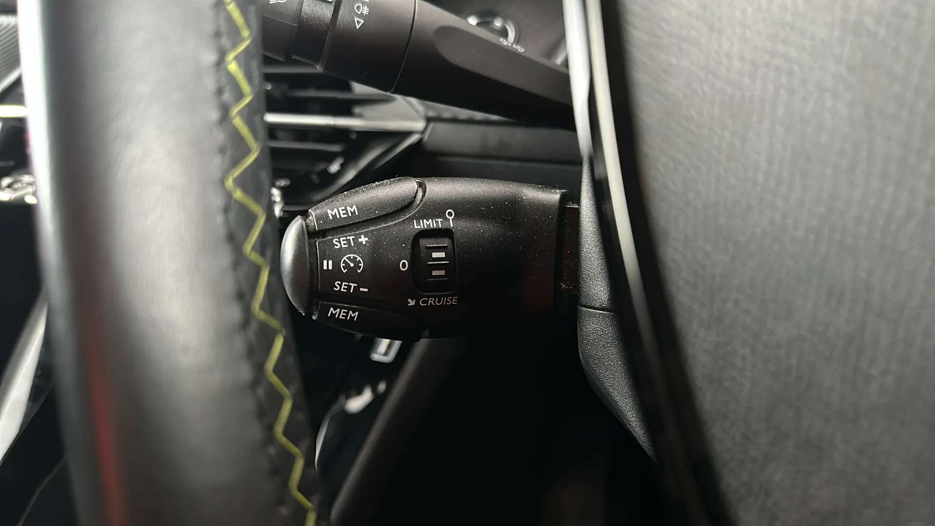 2023 PEUGEOT 2008 2023 PEUGEOT 2008