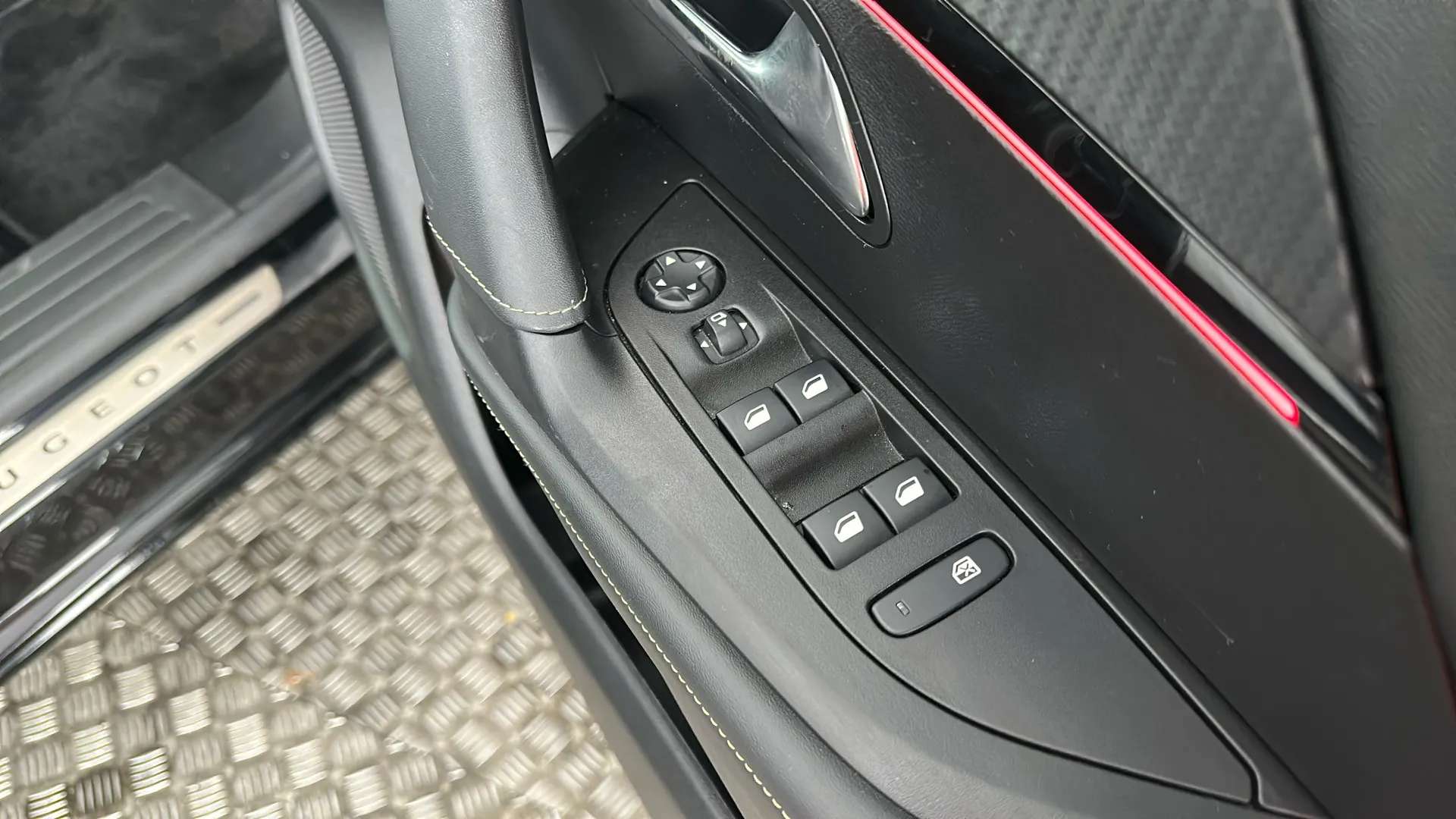 2023 PEUGEOT 2008 2023 PEUGEOT 2008