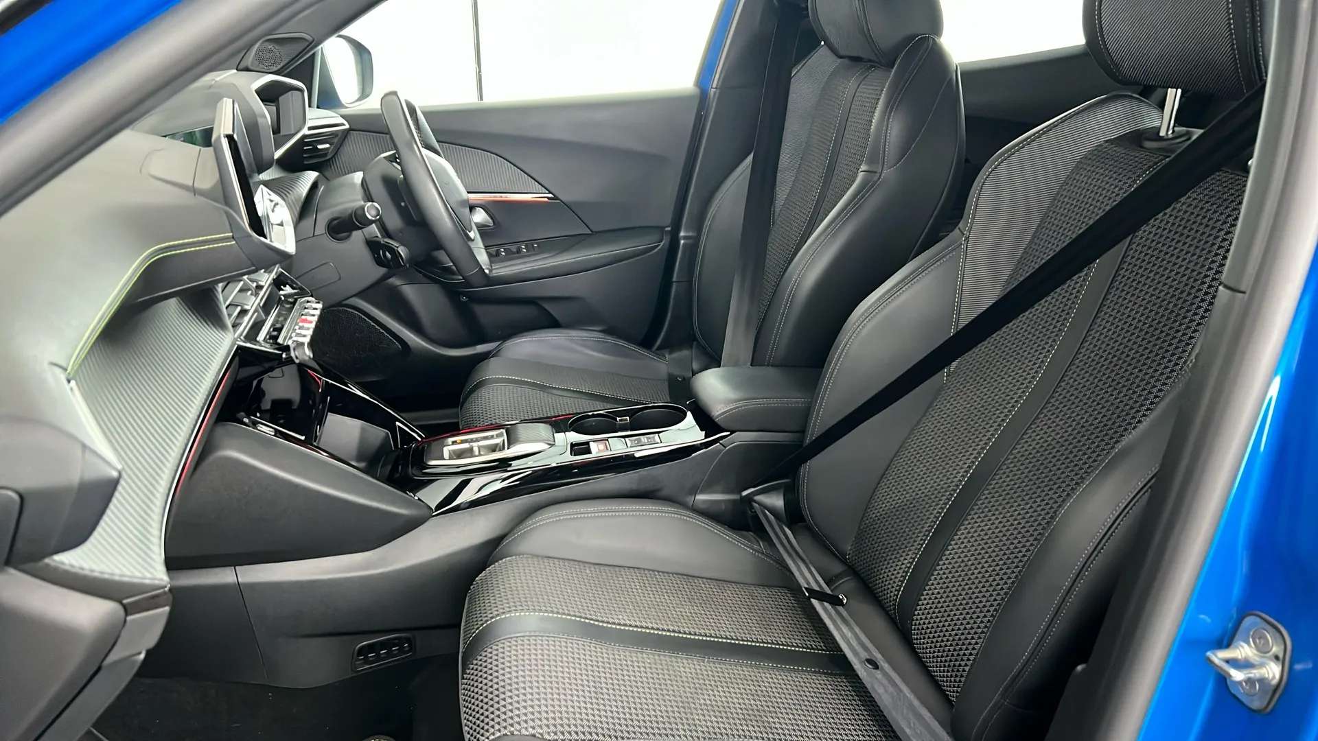2023 PEUGEOT 2008 2023 PEUGEOT 2008
