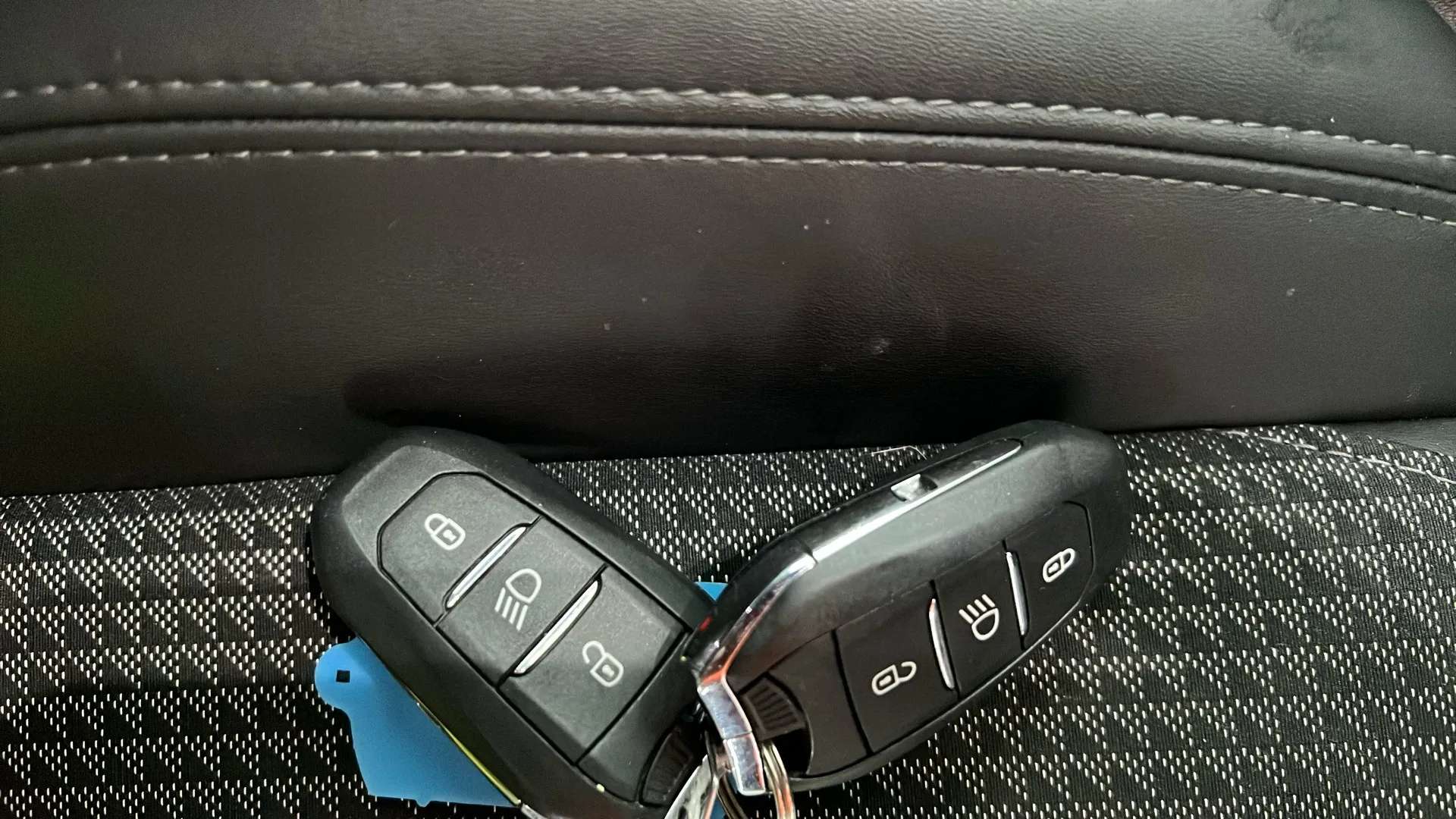 2022 PEUGEOT 2008 2022 PEUGEOT 2008