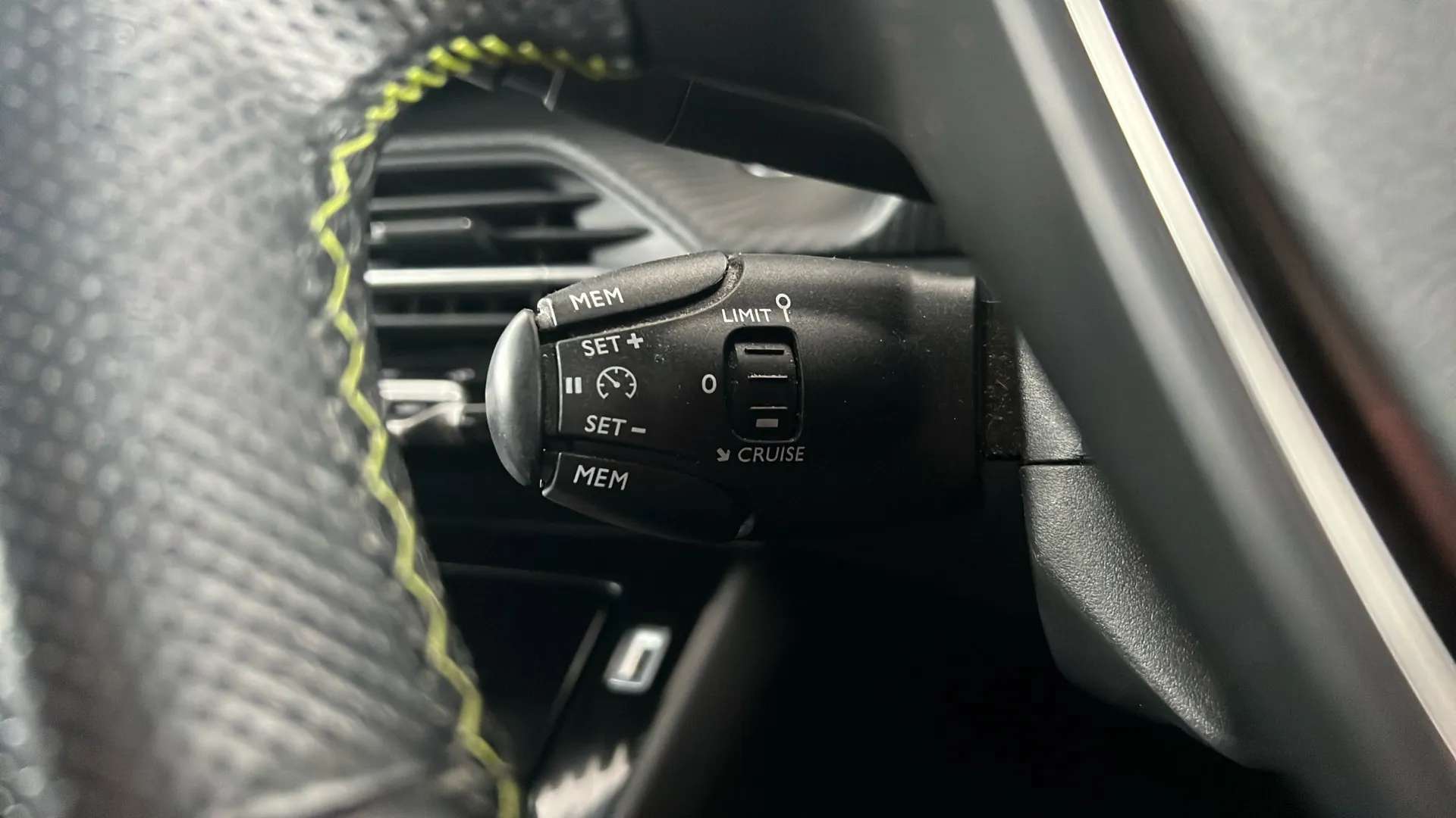 2023 PEUGEOT 2008 2023 PEUGEOT 2008