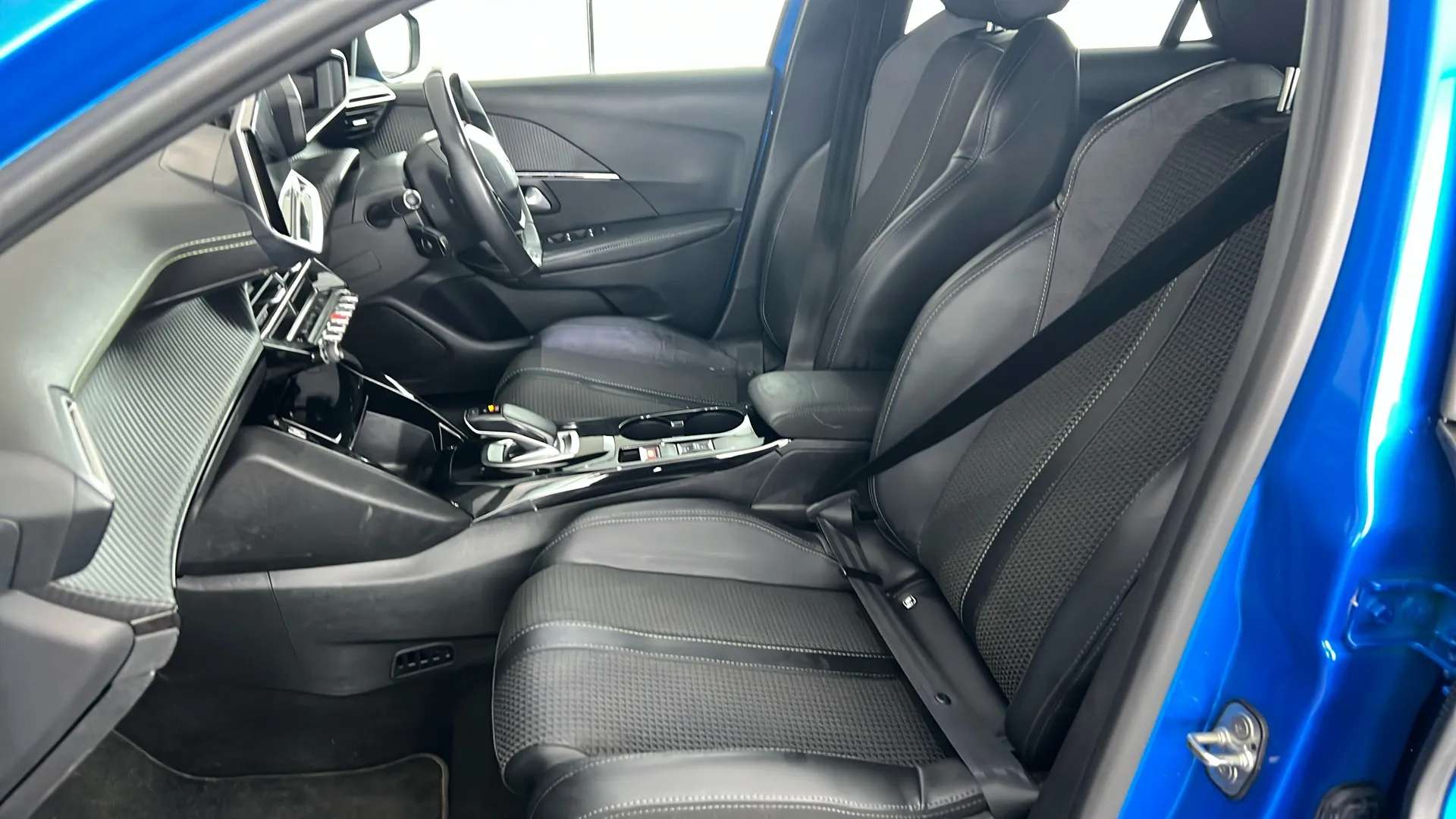 2021 PEUGEOT 208 2021 PEUGEOT 208