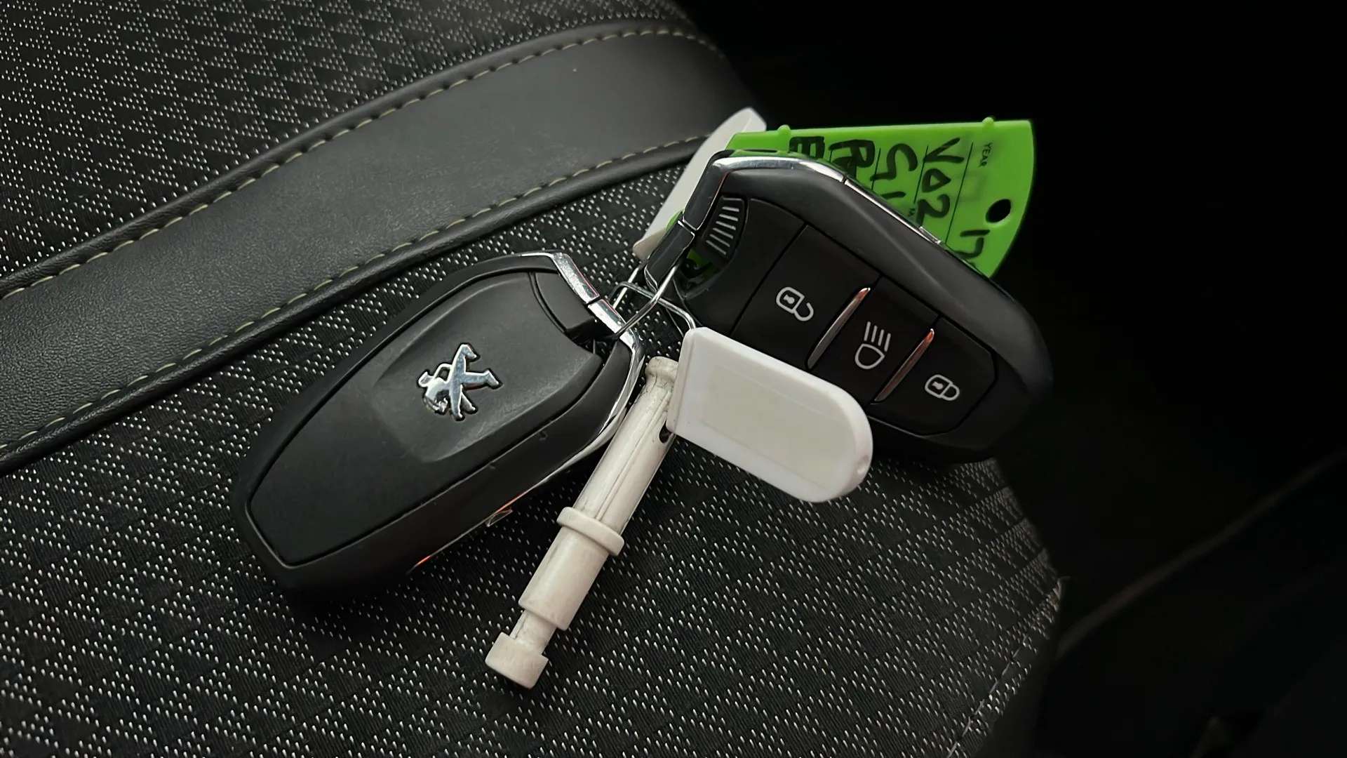 2021 PEUGEOT 208 2021 PEUGEOT 208