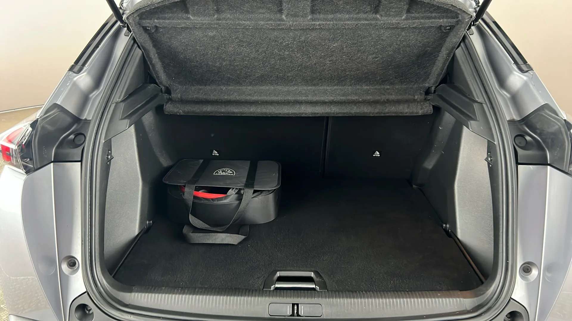 2023 PEUGEOT 2008 2023 PEUGEOT 2008