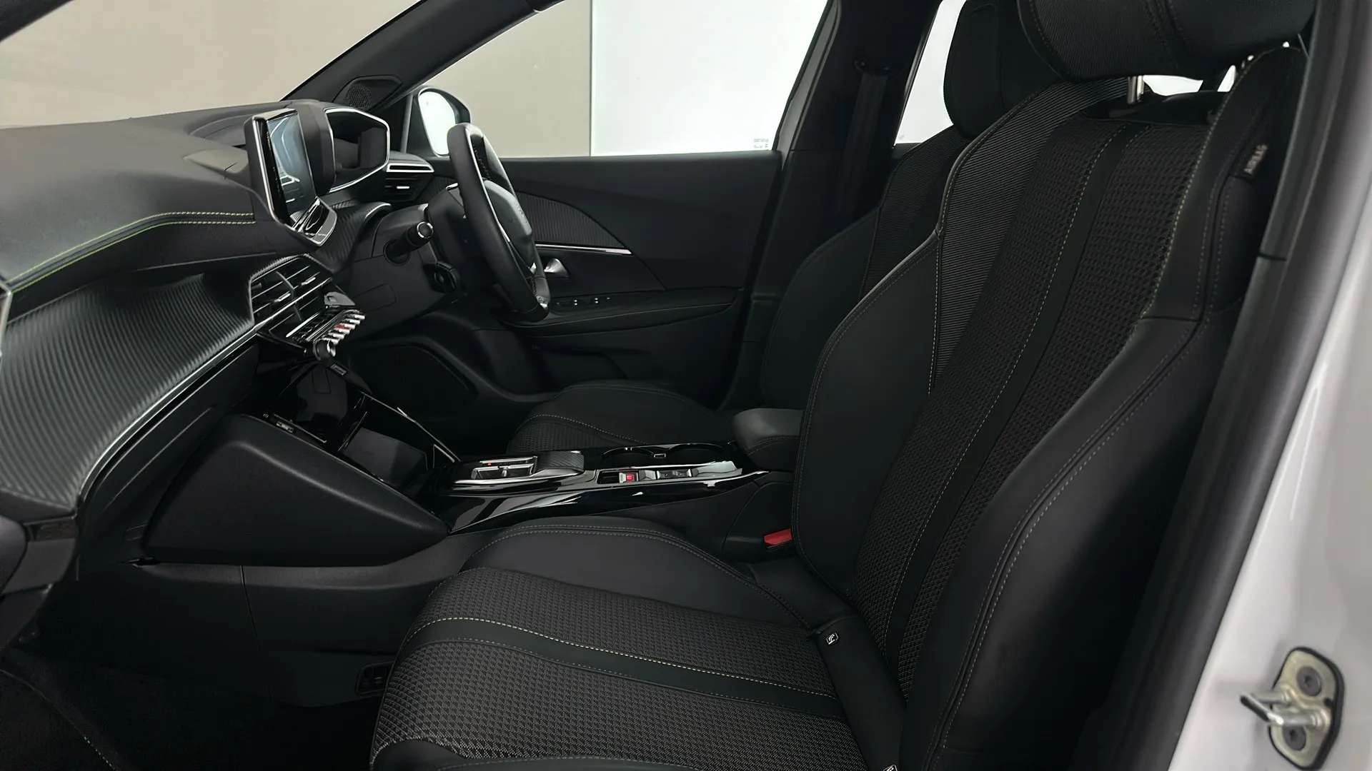 2023 PEUGEOT 2008 2023 PEUGEOT 2008