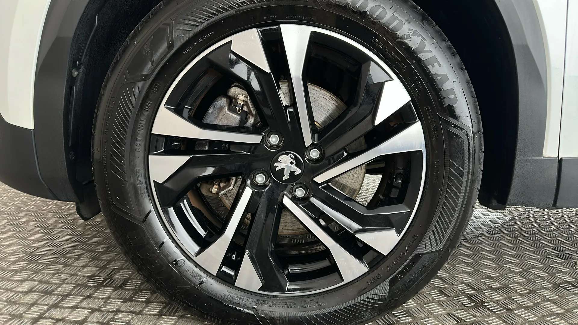 2023 PEUGEOT 2008 2023 PEUGEOT 2008