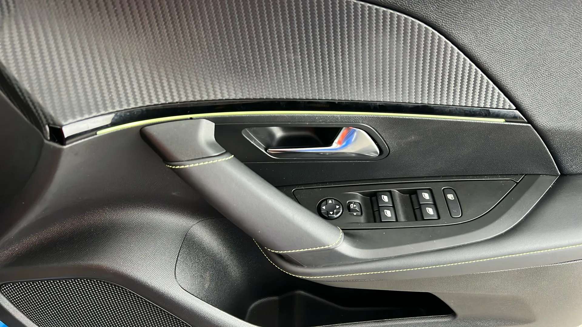 2021 PEUGEOT 2008 2021 PEUGEOT 2008