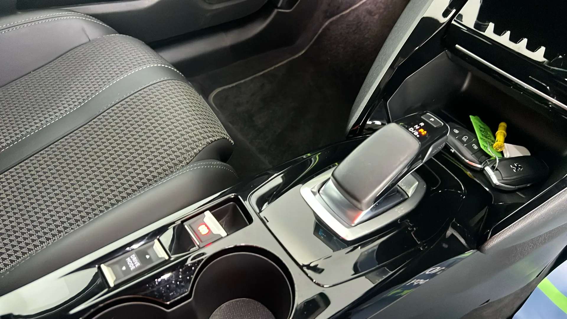 2021 PEUGEOT 2008 2021 PEUGEOT 2008