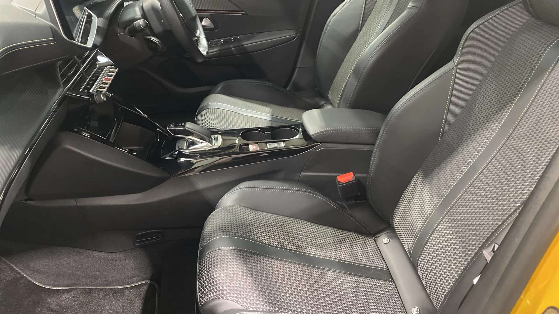 2021 PEUGEOT 208 2021 PEUGEOT 208