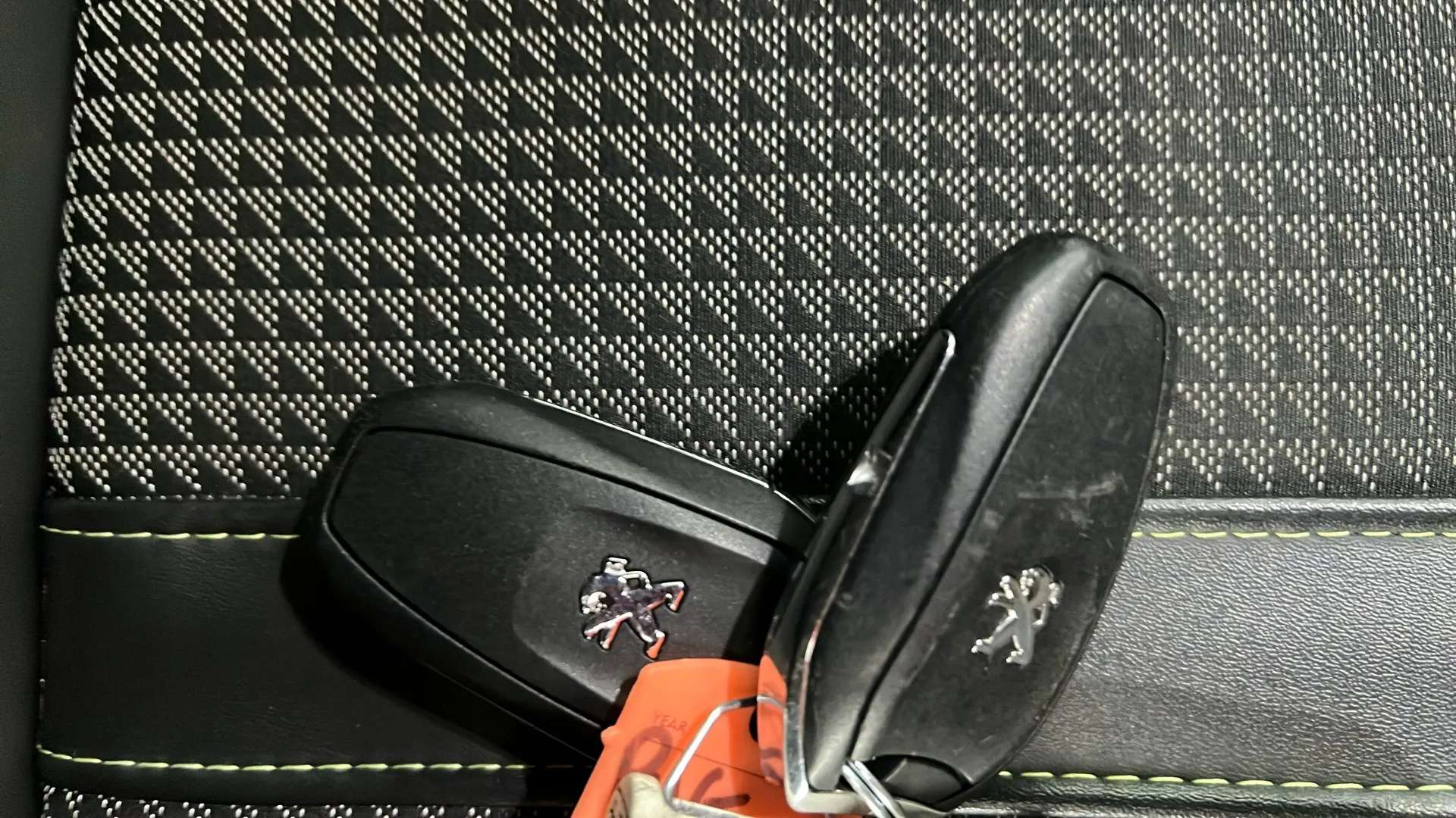 2021 PEUGEOT 208 2021 PEUGEOT 208