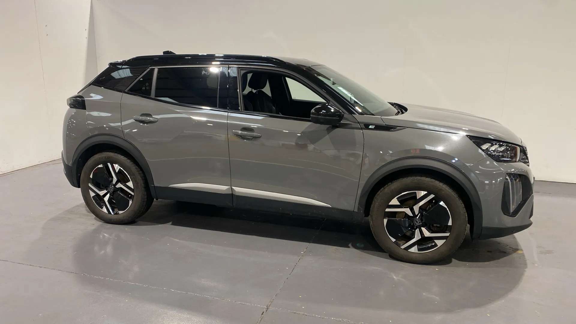 A 2024 PEUGEOT 2008 115kW GT 54kWh Auto A 2024 PEUGEOT 2008 115kW GT 54kWh Auto