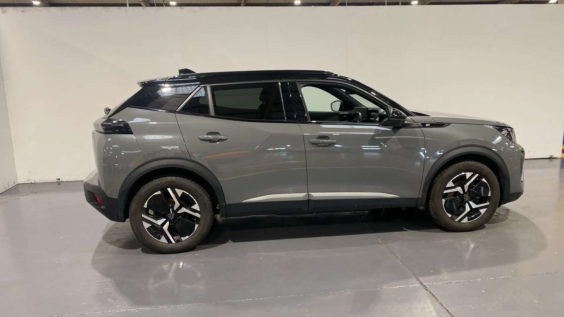 A 2024 PEUGEOT 2008 115kW GT 54kWh Auto A 2024 PEUGEOT 2008 115kW GT 54kWh Auto