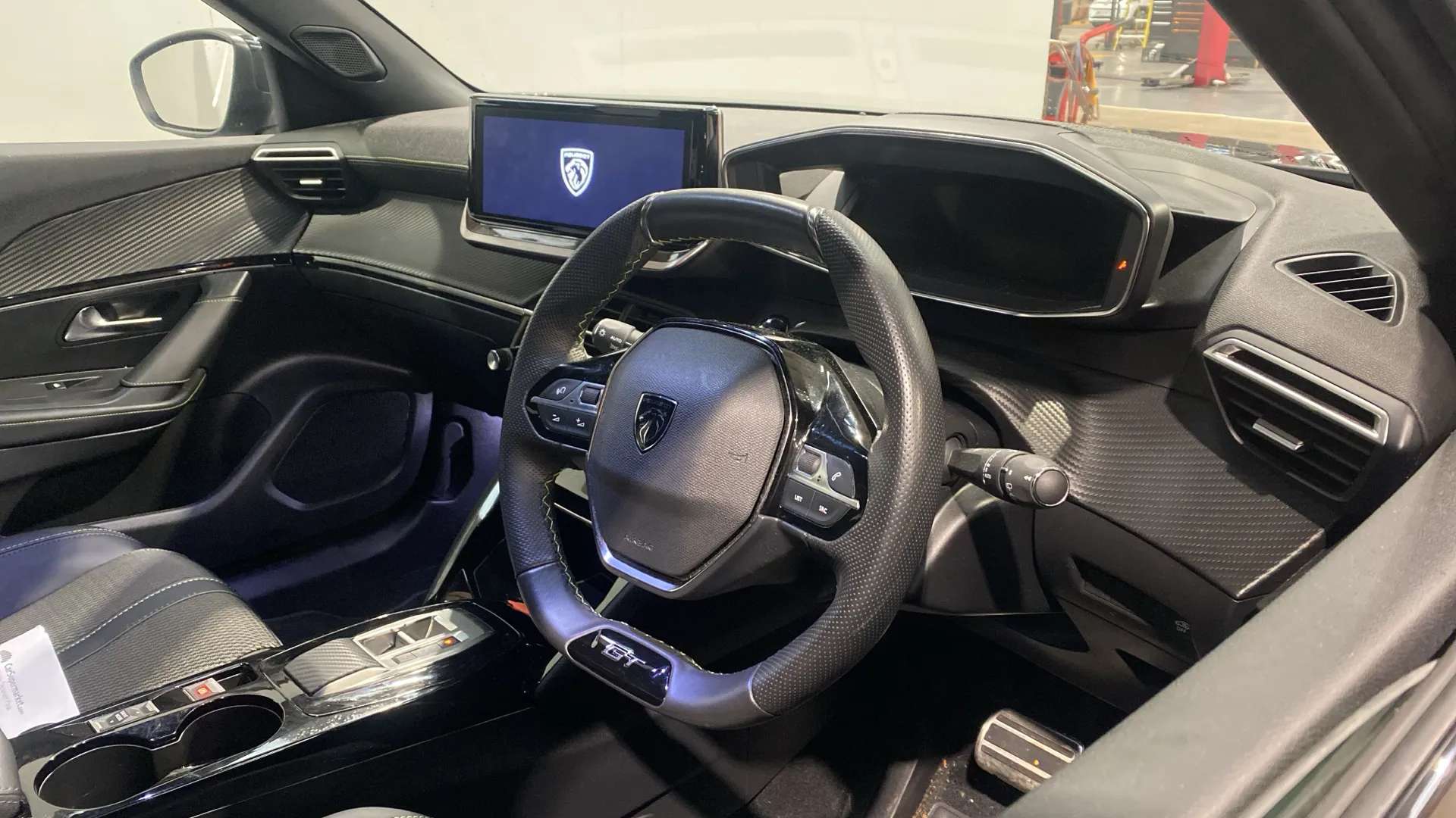 2024 PEUGEOT 2008 2024 PEUGEOT 2008