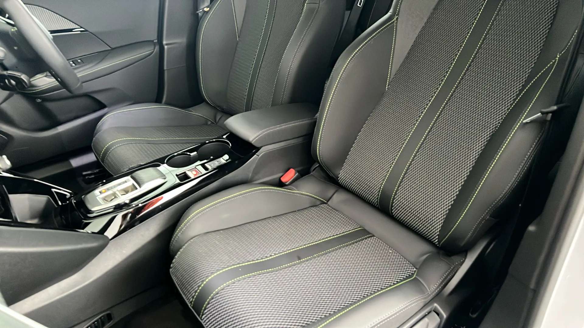 2025 PEUGEOT 2008 2025 PEUGEOT 2008