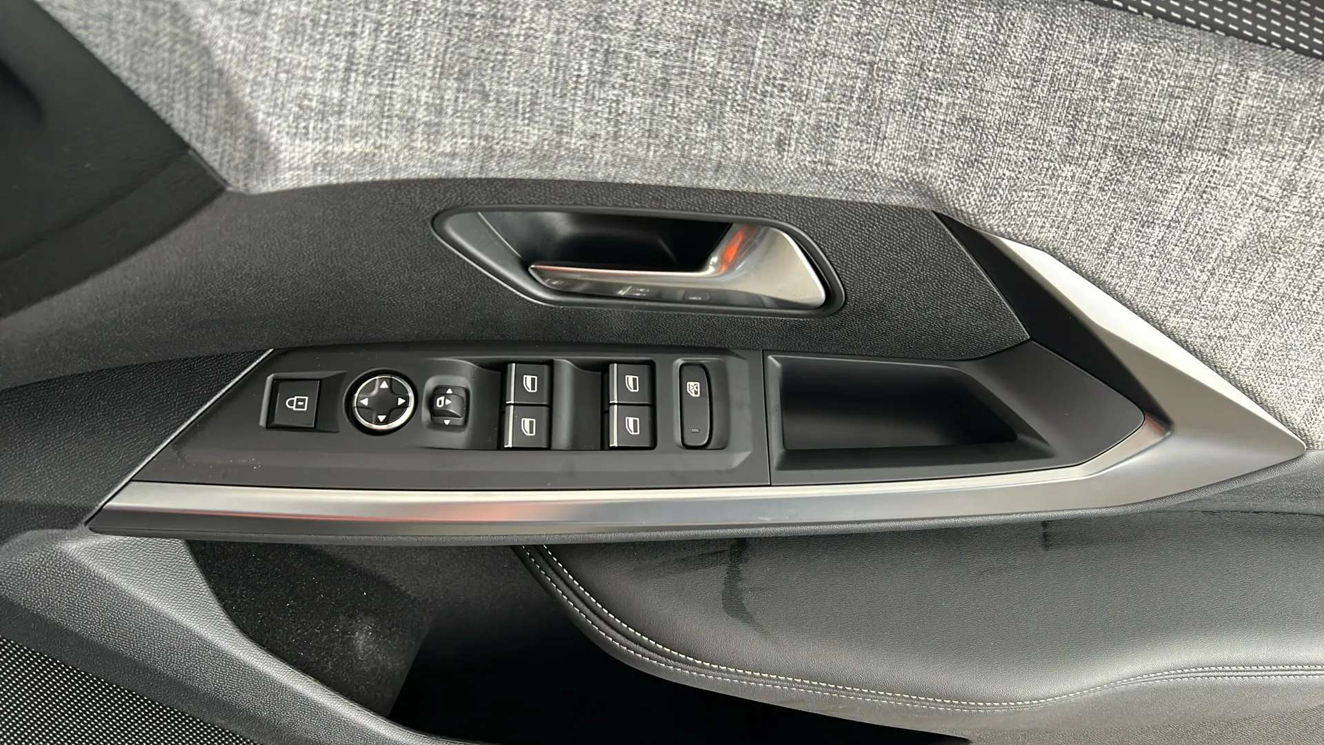 2024 PEUGEOT 3008 2024 PEUGEOT 3008