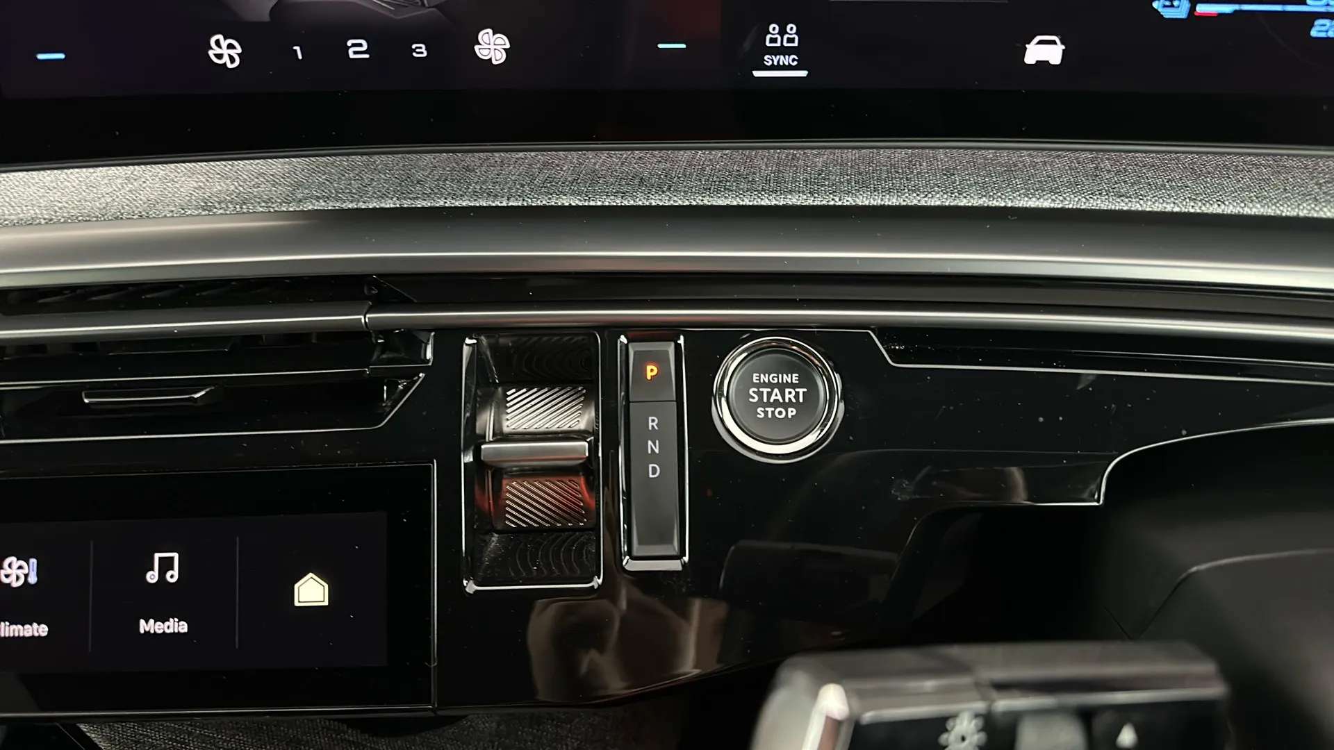 2024 PEUGEOT 3008 2024 PEUGEOT 3008