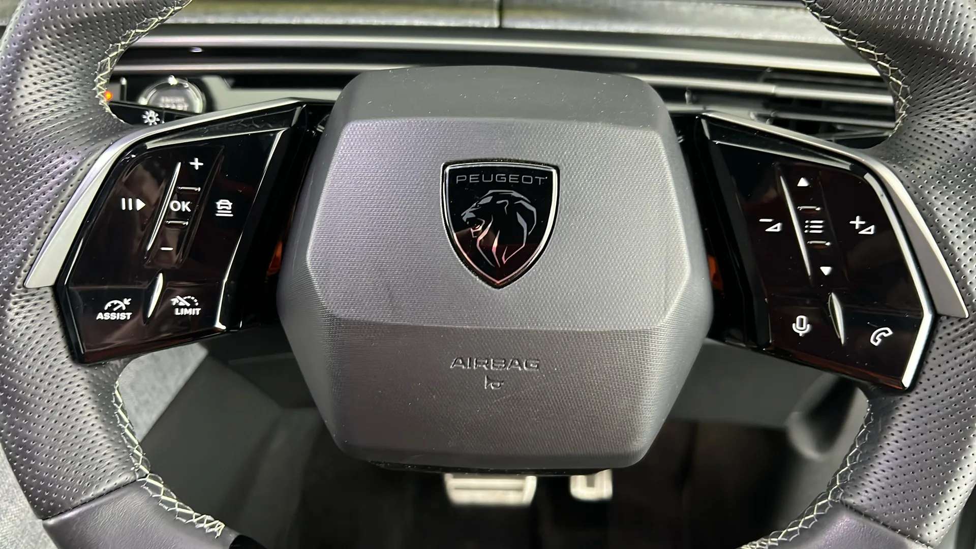 2024 PEUGEOT 3008 2024 PEUGEOT 3008
