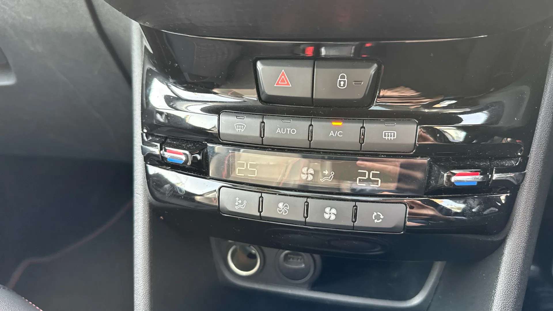 2019 PEUGEOT 2008 2019 PEUGEOT 2008