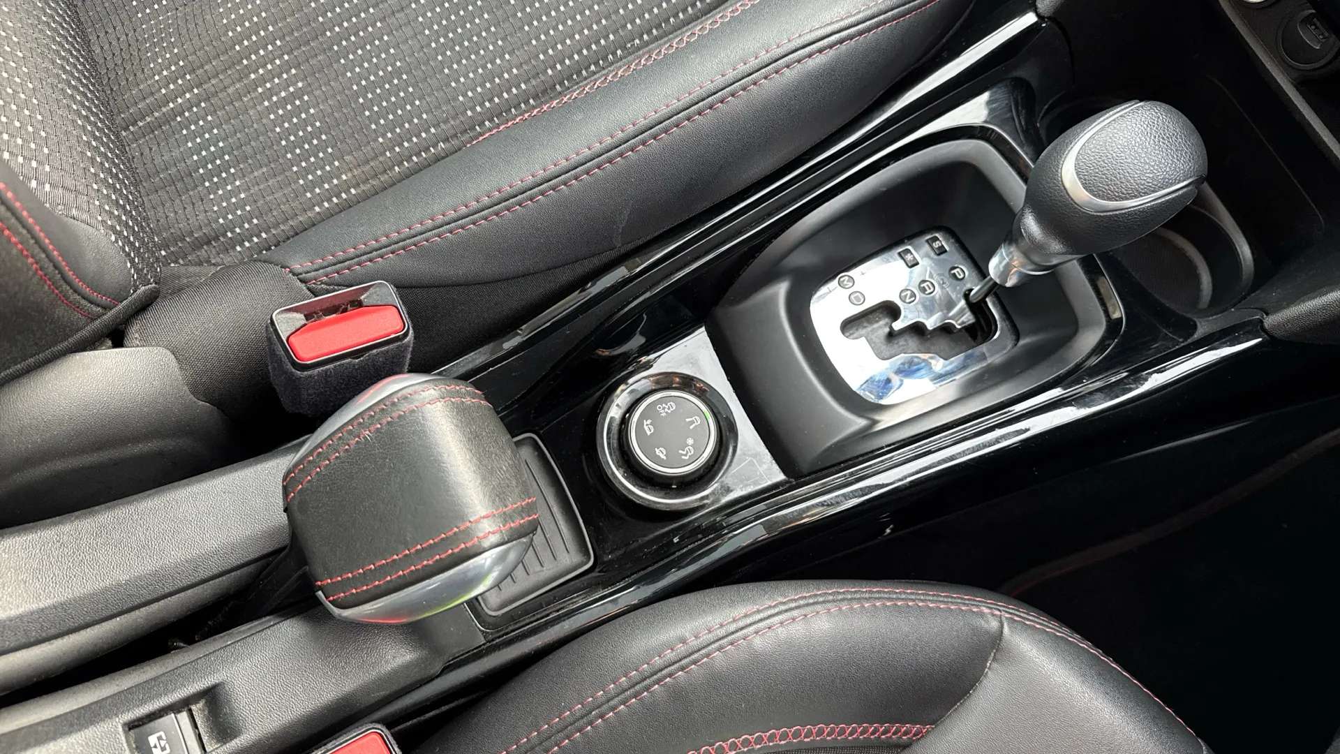 2019 PEUGEOT 2008 2019 PEUGEOT 2008