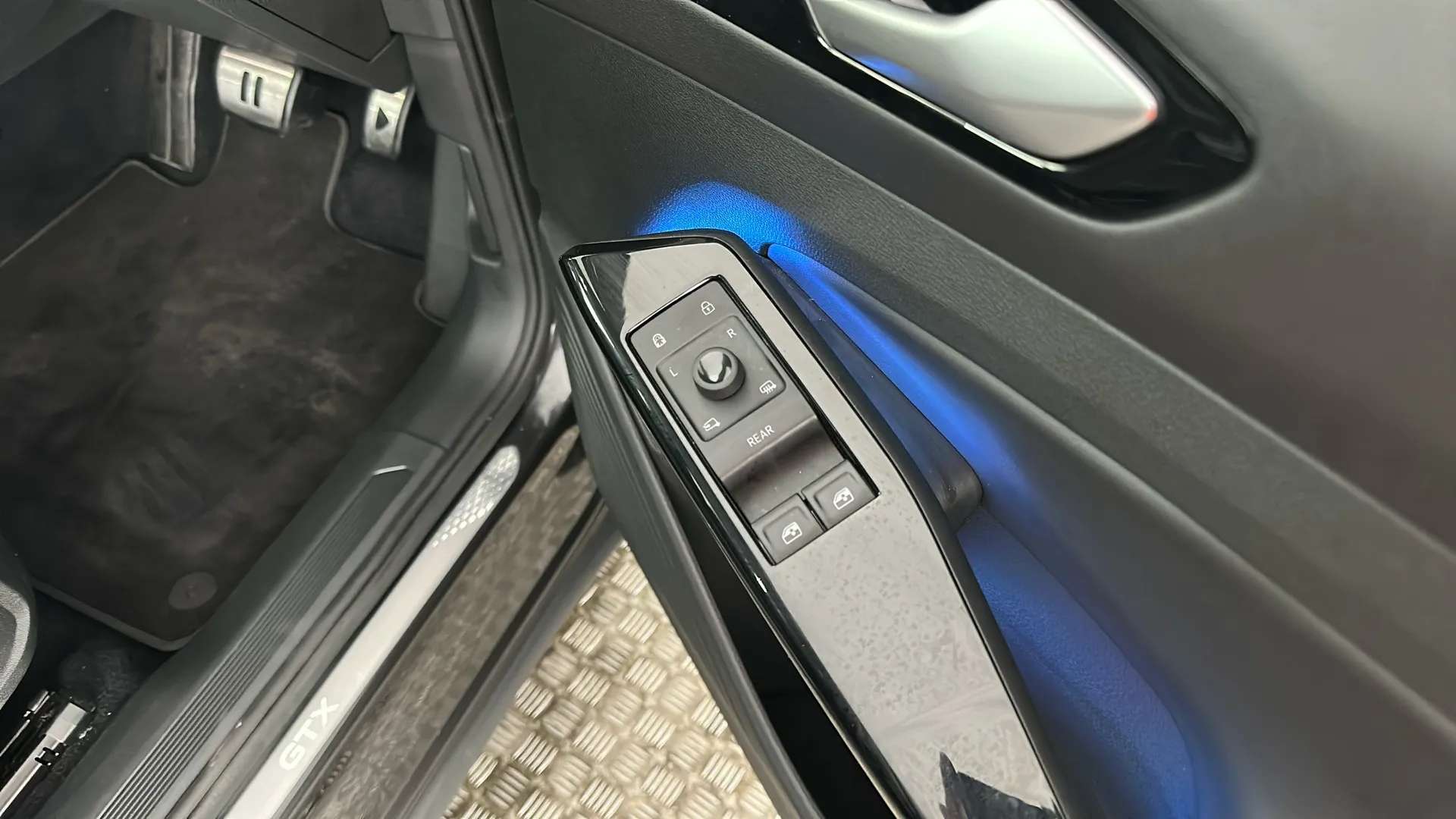 2023 VOLKSWAGEN ID.4 2023 VOLKSWAGEN ID.4