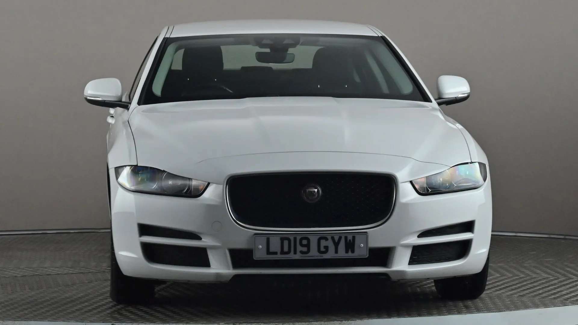 A 2019 JAGUAR XE 2.0d SE A 2019 JAGUAR XE 2.0d SE