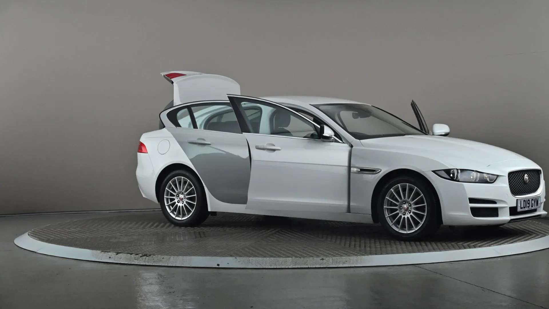 2019 JAGUAR XE 2019 JAGUAR XE