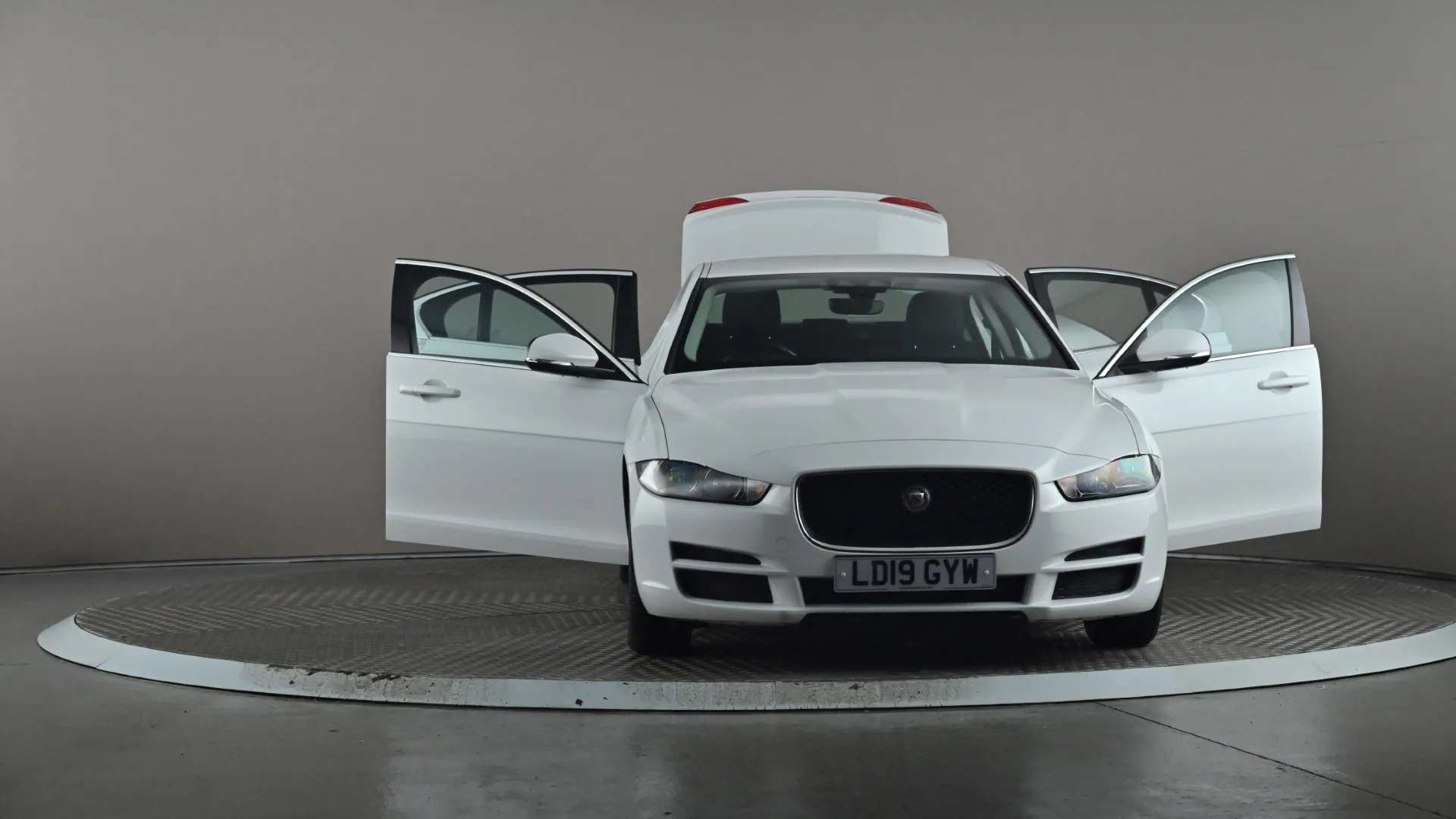 2019 JAGUAR XE 2019 JAGUAR XE