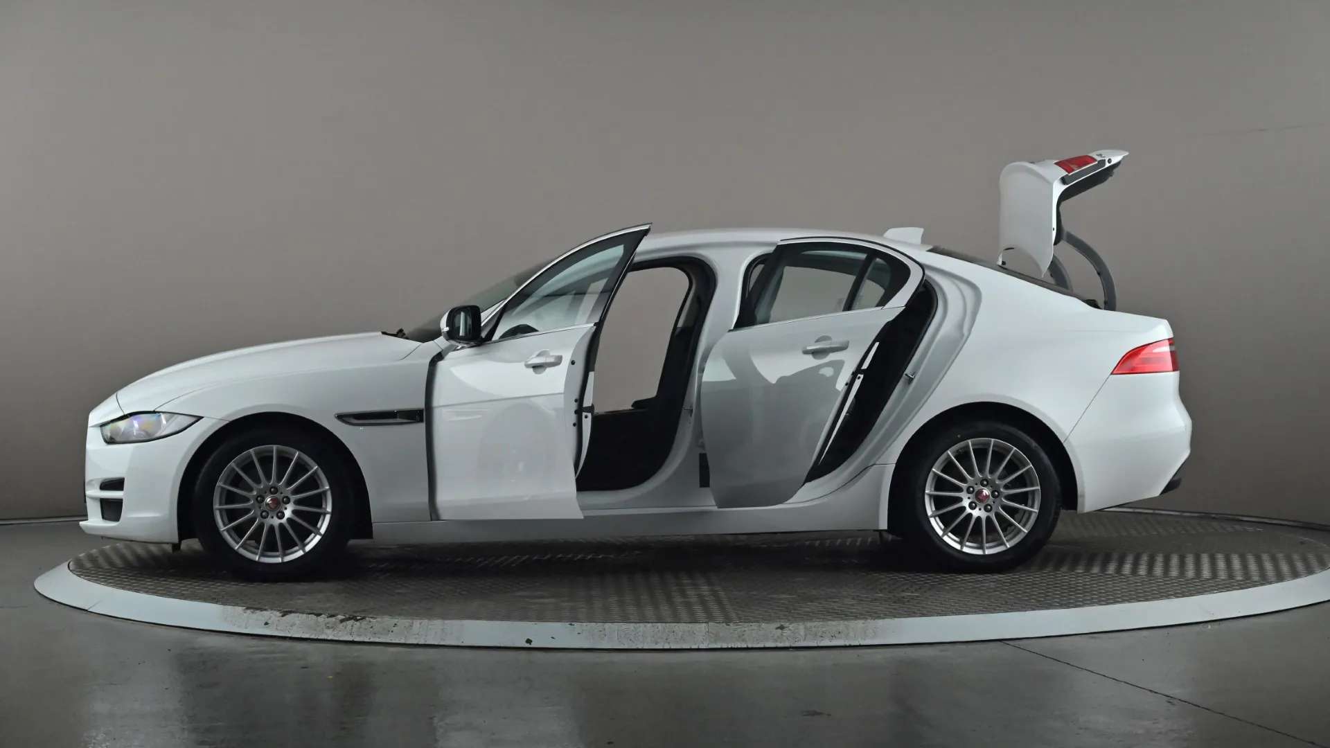 2019 JAGUAR XE 2019 JAGUAR XE