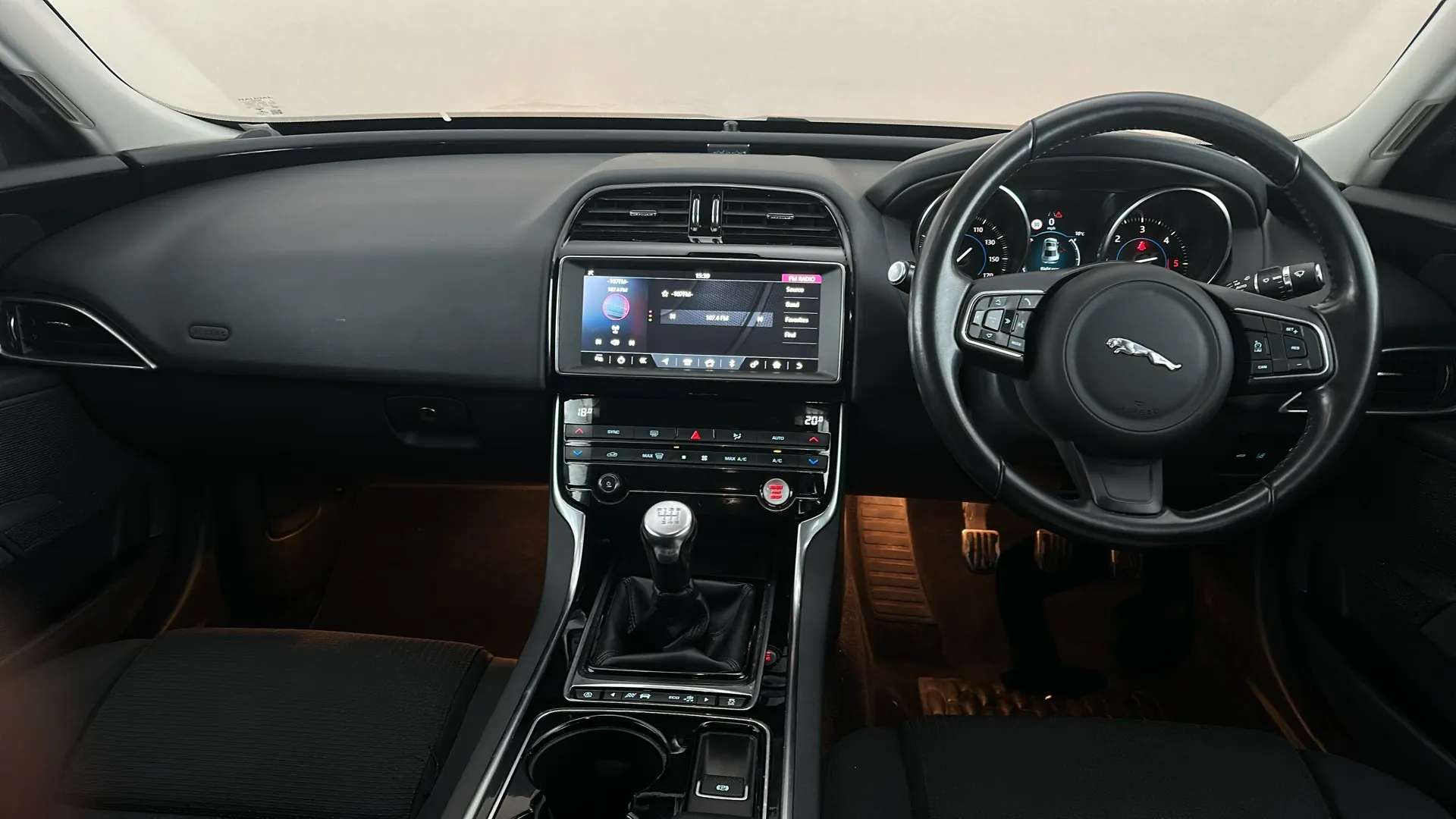 2019 JAGUAR XE 2019 JAGUAR XE