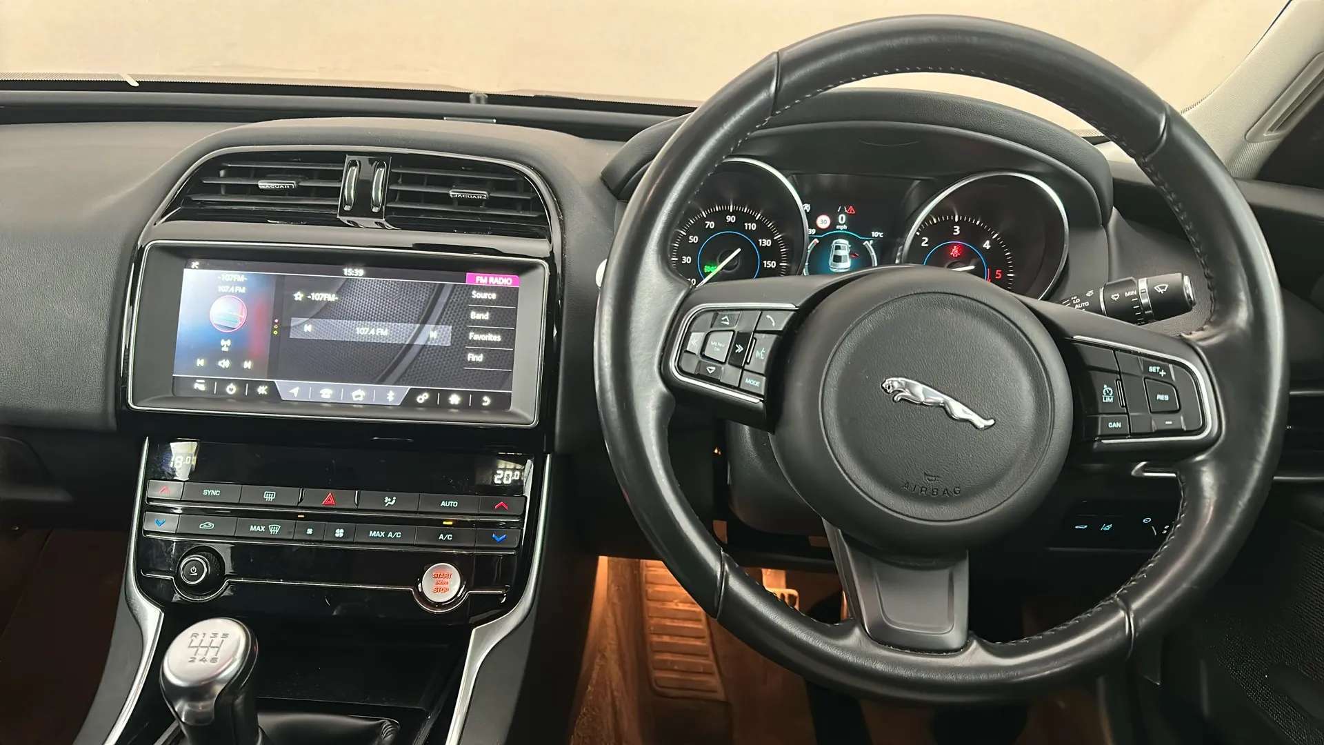 2019 JAGUAR XE 2019 JAGUAR XE