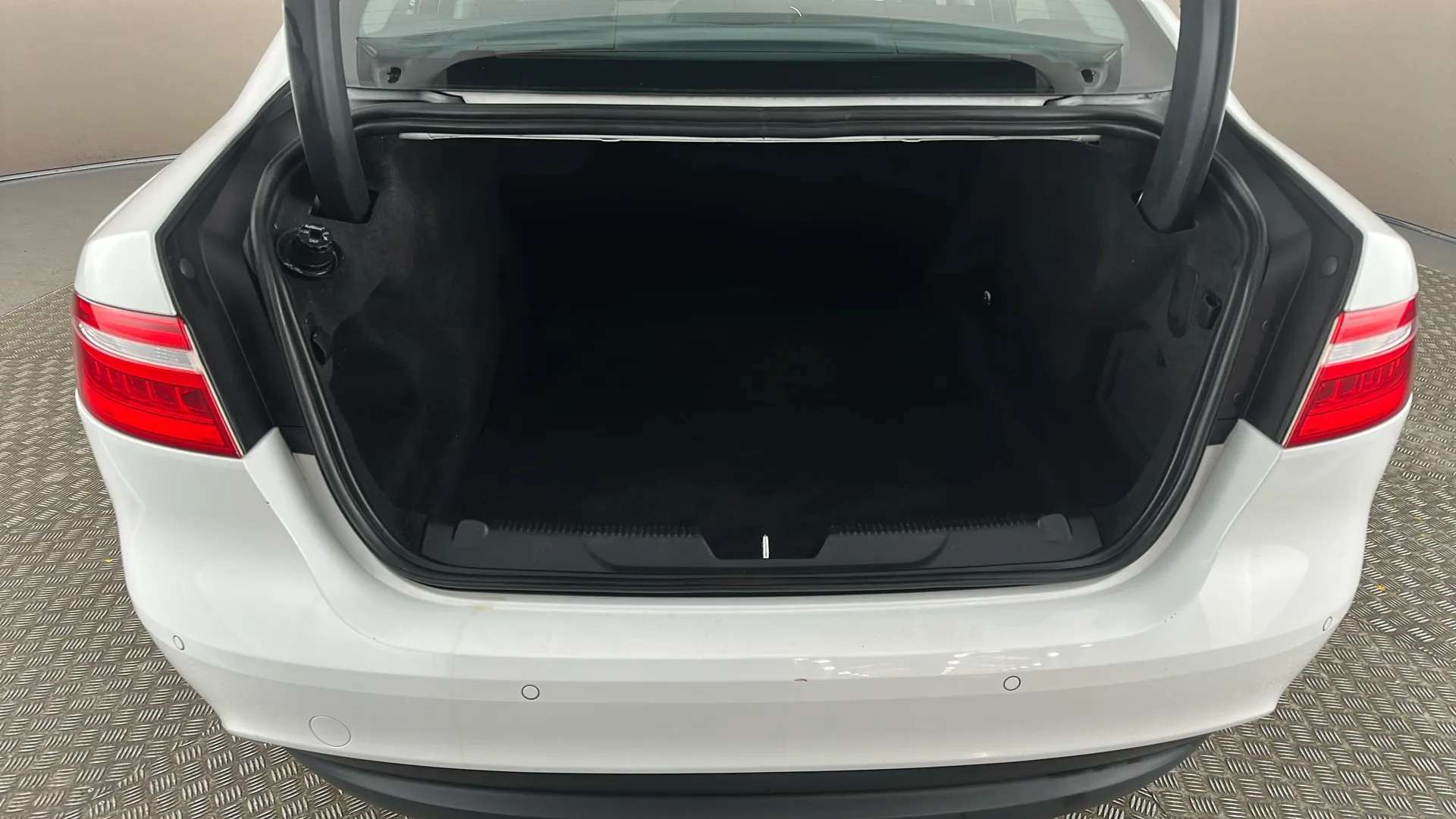 2019 JAGUAR XE 2019 JAGUAR XE