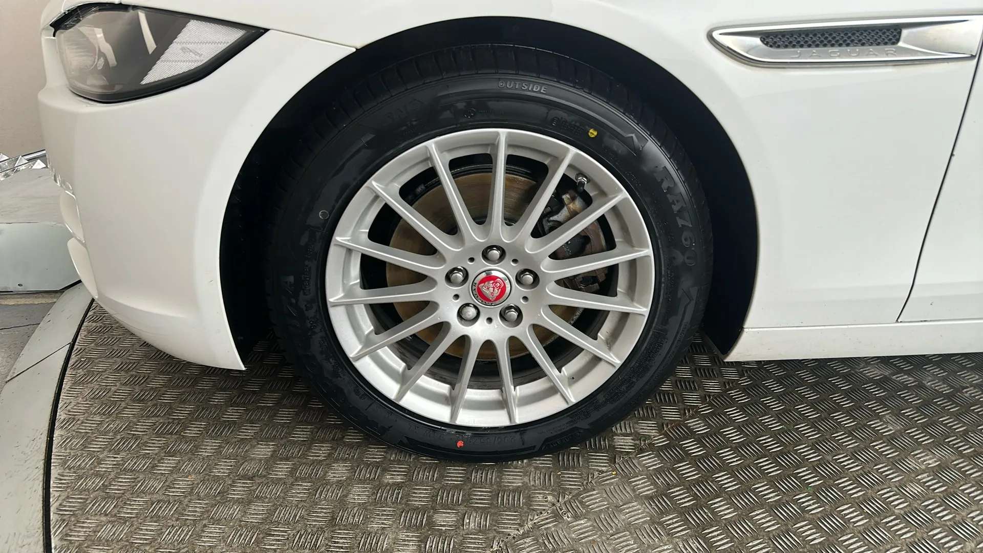 2019 JAGUAR XE 2019 JAGUAR XE